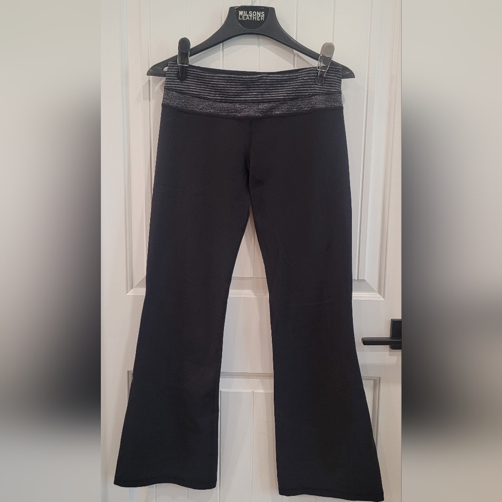 LULULEMON BLACK YOGA PANTS (sz 6)